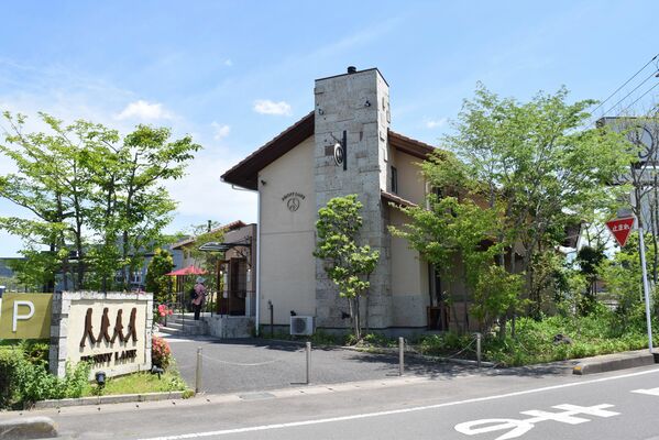 30日にオープンする「ベーカリー＆パティスリー　ペニーレイン西川田」＝宇都宮市
