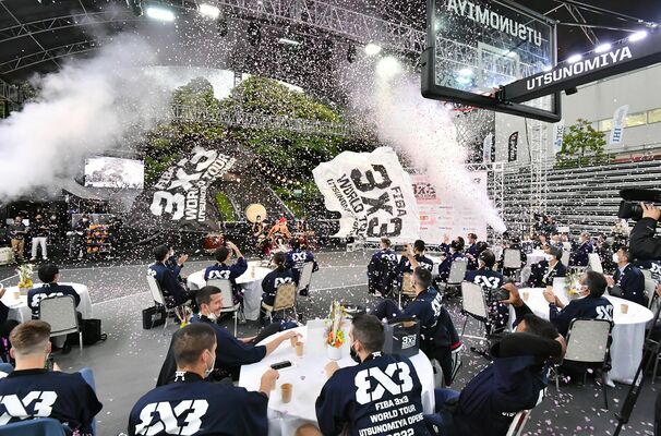 華やかな演出で彩られた昨年のオープニングセレモニー＝昨年５月