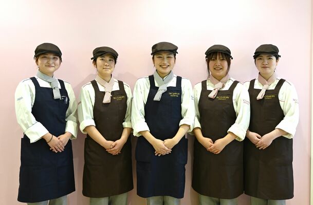 各部門で入賞した（左から）涛岡さん、小出さん、若林さん、原田さん、山藤さん