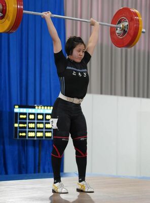 女子５９キロ級の山村（日本ウエイトリフティング協会提供）