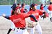 キャッチボールで軽い調整を行う国学栃木高女子硬式野球部の選手たち＝同校硬式野球場