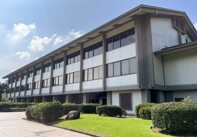 鹿児島県立図書館=鹿児島市城山町