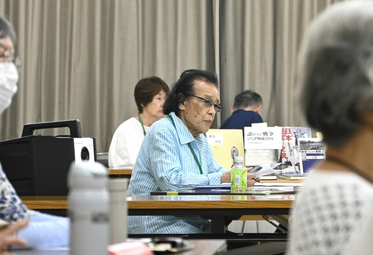 宇都宮空襲の講座を企画した花積さん。自身も体験者だが当時の記憶を周囲に語ることは避けてきた＝７月上旬、宇都宮市内