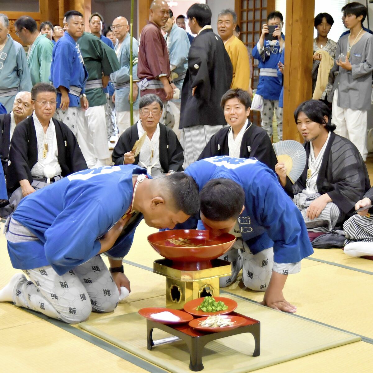 3升6合5勺、残さず飲め 益子で「御神酒頂戴式」 伝統の光景が6年