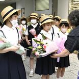 地域に感謝伝える　宇都宮で作新学院児童が花束贈呈　県庁や企業に届ける