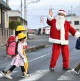 サンタ見守る交通安全　さくらの大貫さん