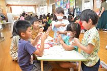 絹義務教育学校で収繭