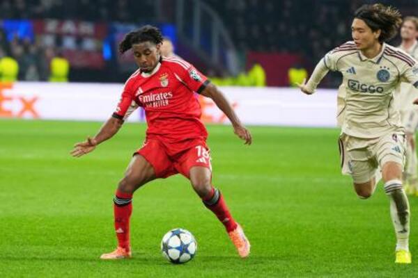 　欧州チャンピオンズリーグの１次リーグ第５戦、アヤックス―ベンフィカ戦＝２５日、アムステルダム（ＡＰ＝共同）