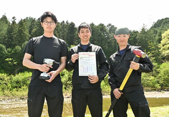 役員を務める茂木代表（中央）、片岡さん（右）、古川さん