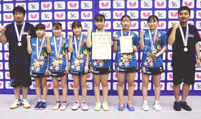 ６年ぶり３度目の優勝を飾った女子・卓桜会