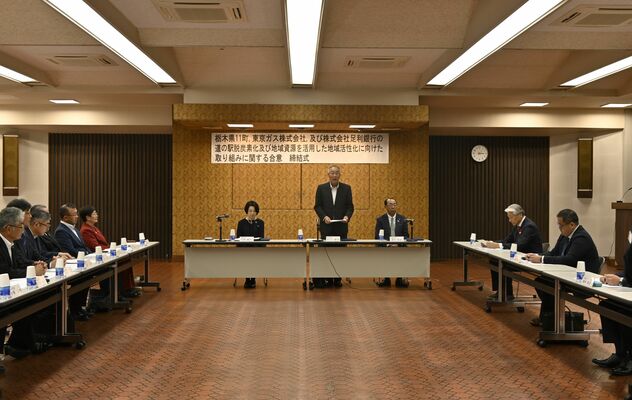 11町と東京ガス、足銀による合意書の締結式＝28日午後、宇都宮市
