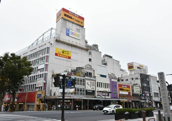 再開発事業の計画が進められているバンバ地区のビル=31日午前11時55分、宇都宮市馬場通り2丁目