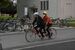 タンデム自転車を体験する原さん（写真右）＝30日午後１時15分、宇都宮大陽東キャンパス内