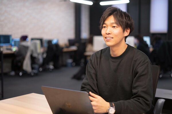 インタビューに答える山川CEO