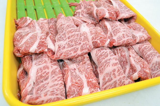 さまざまな料理に活用できる「山久特選牛切り落とし」