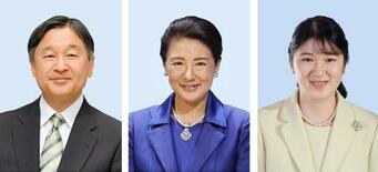 天皇ご一家が皇居・御所で黙とう