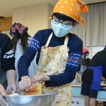 野菜や魚のうまみ出ておいしい　児童らがしもつかれ作りに挑戦　宇都宮の横…