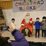 サンタさんに会えた！　那須塩原の保育園でクリスマスマーケット