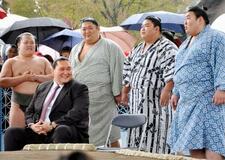 横浜市へ寄贈の土俵で出張稽古