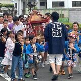みこし担ぎや縁日など楽しむ　こどもフリーマーケットも企画　1000人超えでにぎわう　下野・古山の夏祭り