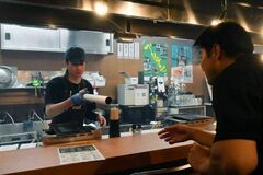 開幕告知のポスター配布