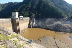 愛知・新城の宇連ダム、貯水０％