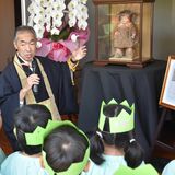 歴史物語る「青い目の人形」園児らへ公開　日光の今市幼稚園　平和願う気持ち受け継ぐ