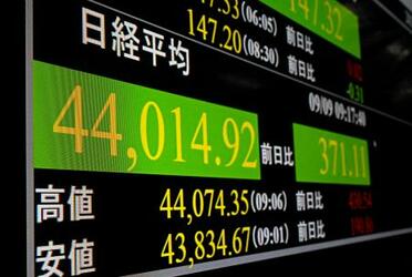東証、初の４万４千円台