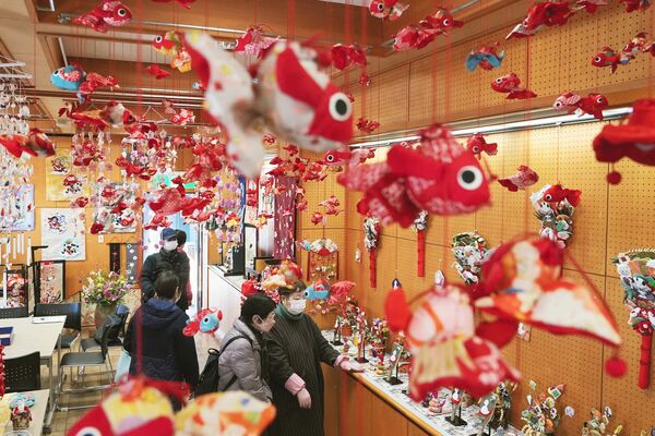 会場を彩るつるし飾り
