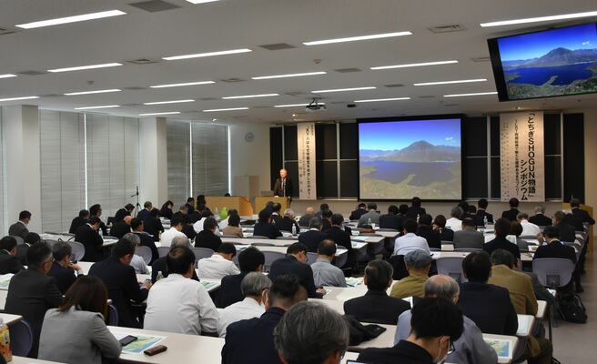 武将たちと宇都宮、日光の関係を解説した基調講演会