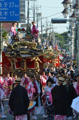 ６町の大屋台が練り歩いたパレード