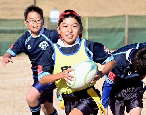 カテゴリＡ　新田ウォーリアーズ－新田ウォーリアーズクール戦　前半、新田ウォーリアーズ・弓田がトライ＝県総合運動公園ラグビー場