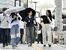 日傘や小型扇風機で暑さをしのぎながら歩く通行人＝17日午後１時45分、宇都宮市馬場通り４丁目