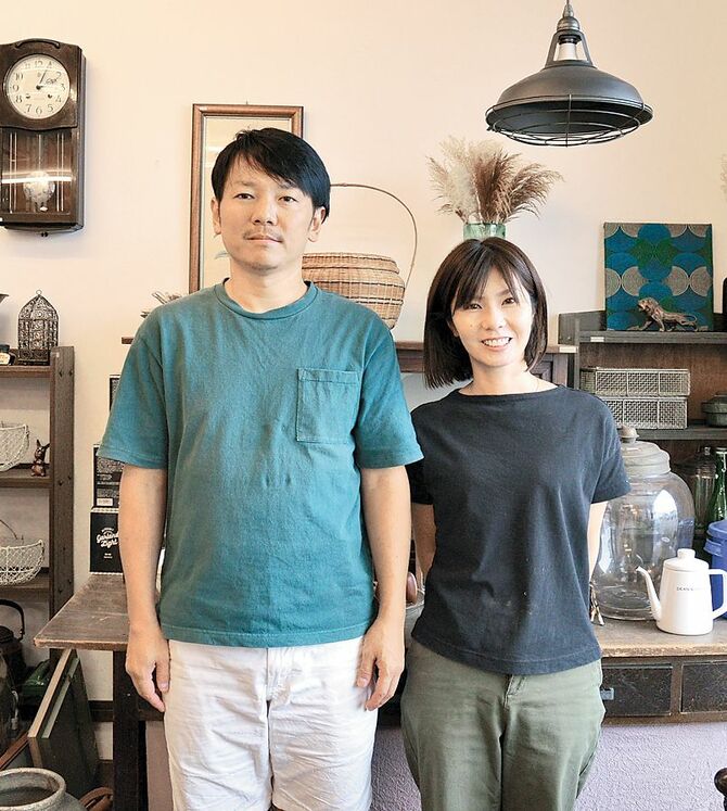 岡田怜子代表(写真右)と夫の圭吾さん