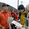 山岳遭難防止へ啓発活動　那須塩原署など、観光客らに準備の大切さ呼びかけ