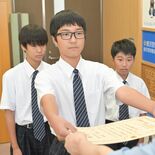 転んで動けない…高齢女性を助けたのは中学１年生の３人組　鹿沼署が感謝状