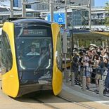 LRT開業3カ月、続く“イエロー旋風” 月間100食超え人気メニューな…