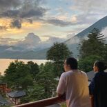幻想的な景色に感動　日光・中禅寺立木観音で夜間参拝　境内などライトアップ