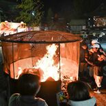 立ち上る炎に祈り 鹿沼・今宮神社で春渡祭 参拝客「晴れやかな年に」