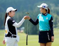 桜井心那、鈴木愛、入谷響が首位