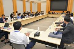 ベトナムの訪問団 赤岩副知事を表敬