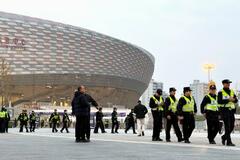 サッカー日中戦で厳重警備