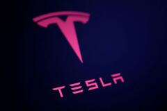米テスラ、営業利益４０％減