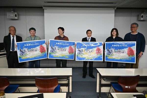 最優秀に輝いた小太刀さん(右から3人目)ら