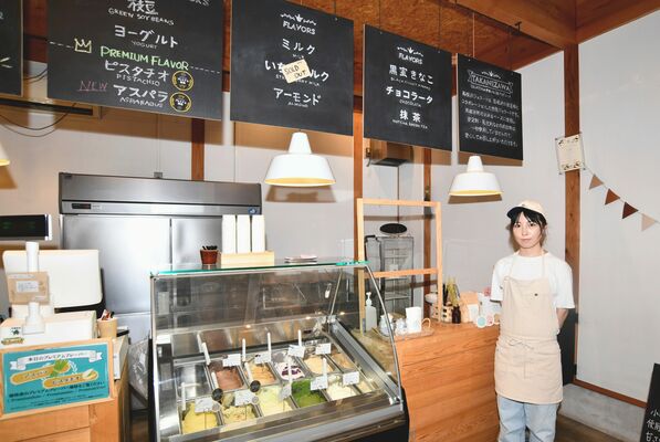 店内の様子と木村マネージャー