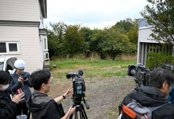 　ヒグマが駆除された現場付近＝１６日午後４時１６分、札幌市中央区