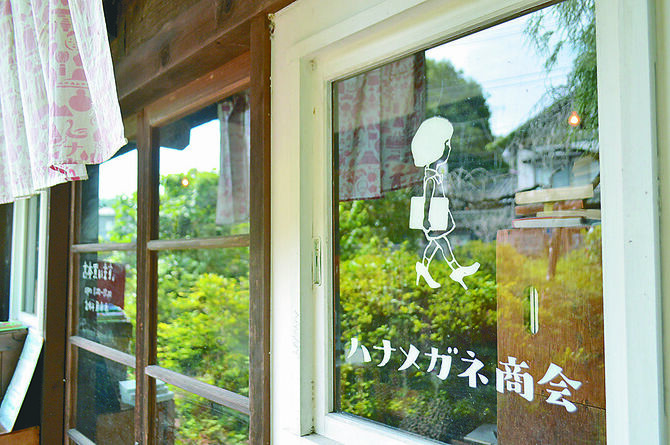 看板は、キュートな女の子のデザイン