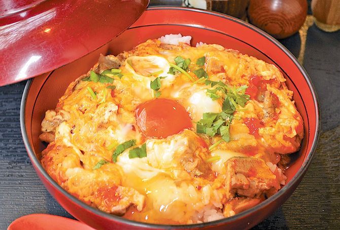 ランチ限定「栃木軍鶏の親子丼」