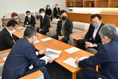 栃木ＧＢ、小山市長にシーズン終了報告　観客総動員数１万人増加