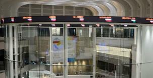 東証、午前終値は６万９２３４円